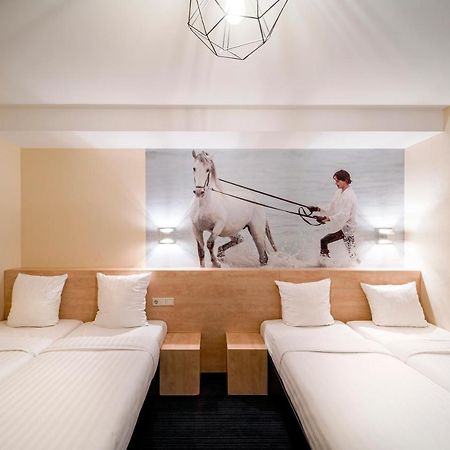 Hotel Iron Horse Amsterdam Bagian luar foto